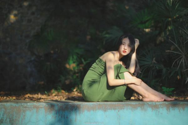 闺蜜和男朋友三个人吃饭尴尬 爱情与友情的微妙平衡