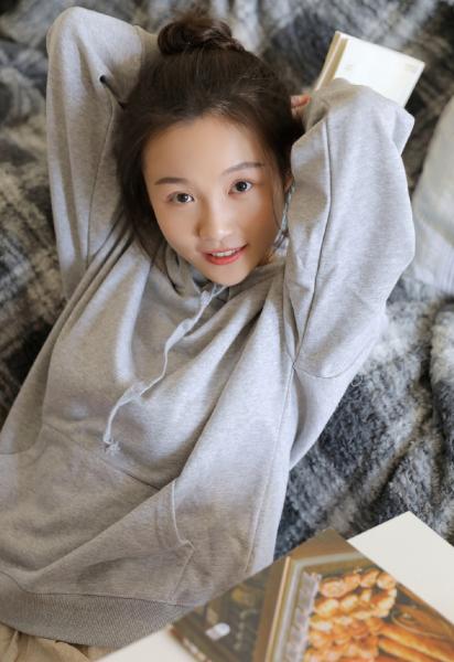 两峰夹小溪地湿又无泥诗小女之心一般指的是什么意思