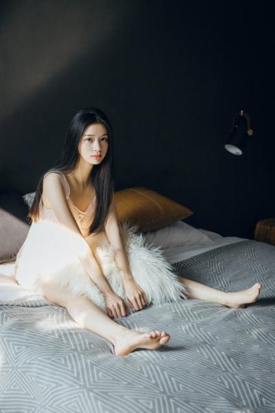 男朋友摸自己女朋友的头发意味什么意思