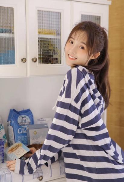 宝宝你看看镜子里你现在的样子 真的很迷人