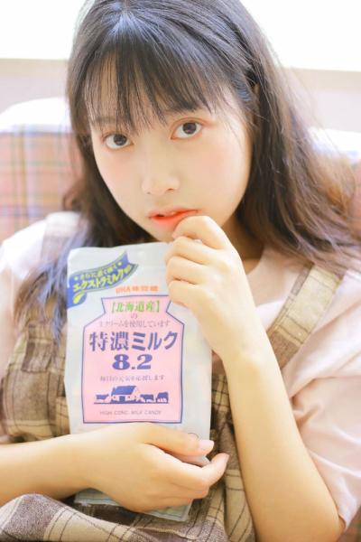 老师穿白色双开真丝旗袍怎么穿 真的很性感