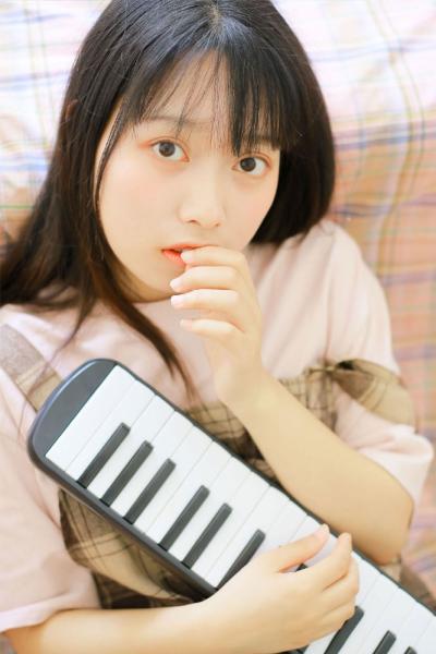 从校服衣袖看六年级馒头 我感觉很尴尬