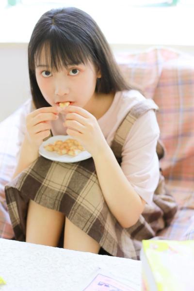 石头剪刀布的输赢惩罚 谁输了脱一件衣服