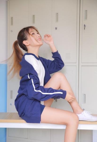 男生捏女生脖子后颈暗示什么意思