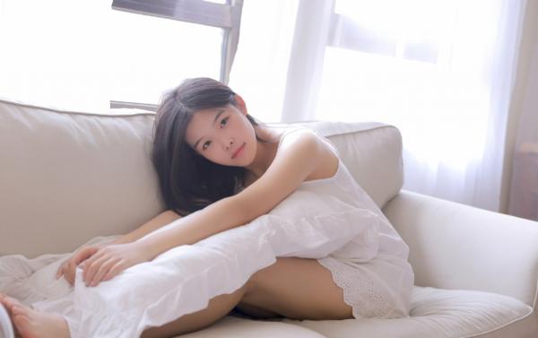 两扇红唇夹玉柱,下一句是什么一般指的是什么意思 两扇红唇夹玉柱,下一句是什么一般指的是什么意思